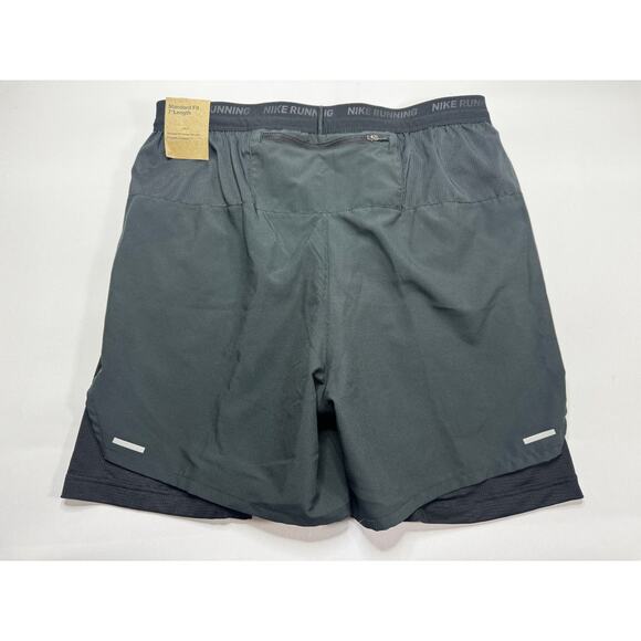 NWT Nike Men's Standard Fit 7" Length Gray Black Running Shorts - Size M (29x8) - Picture 2 of 7